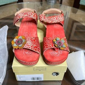 L'artiste‎ By Spring Step Cuteness Sandals
Women's 7.5-8 /38 RED Multic…